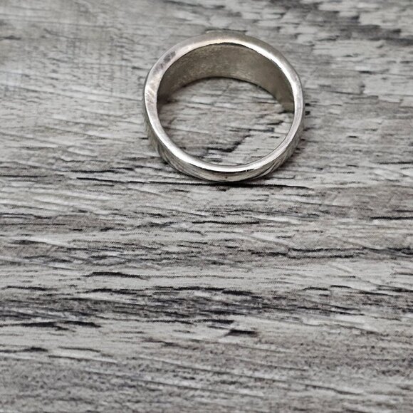 Vintage Silver Tone White Calcite Inlay Art Deco Etched Ring - Picture 4 of 7